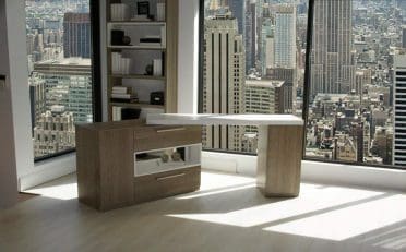 Bureau rétractable fait par Limuro. Ce bureau rétractable a été pensé pour les gens qui veulent faire du télétravail confortablement tout en optimisant leur espace de vie.